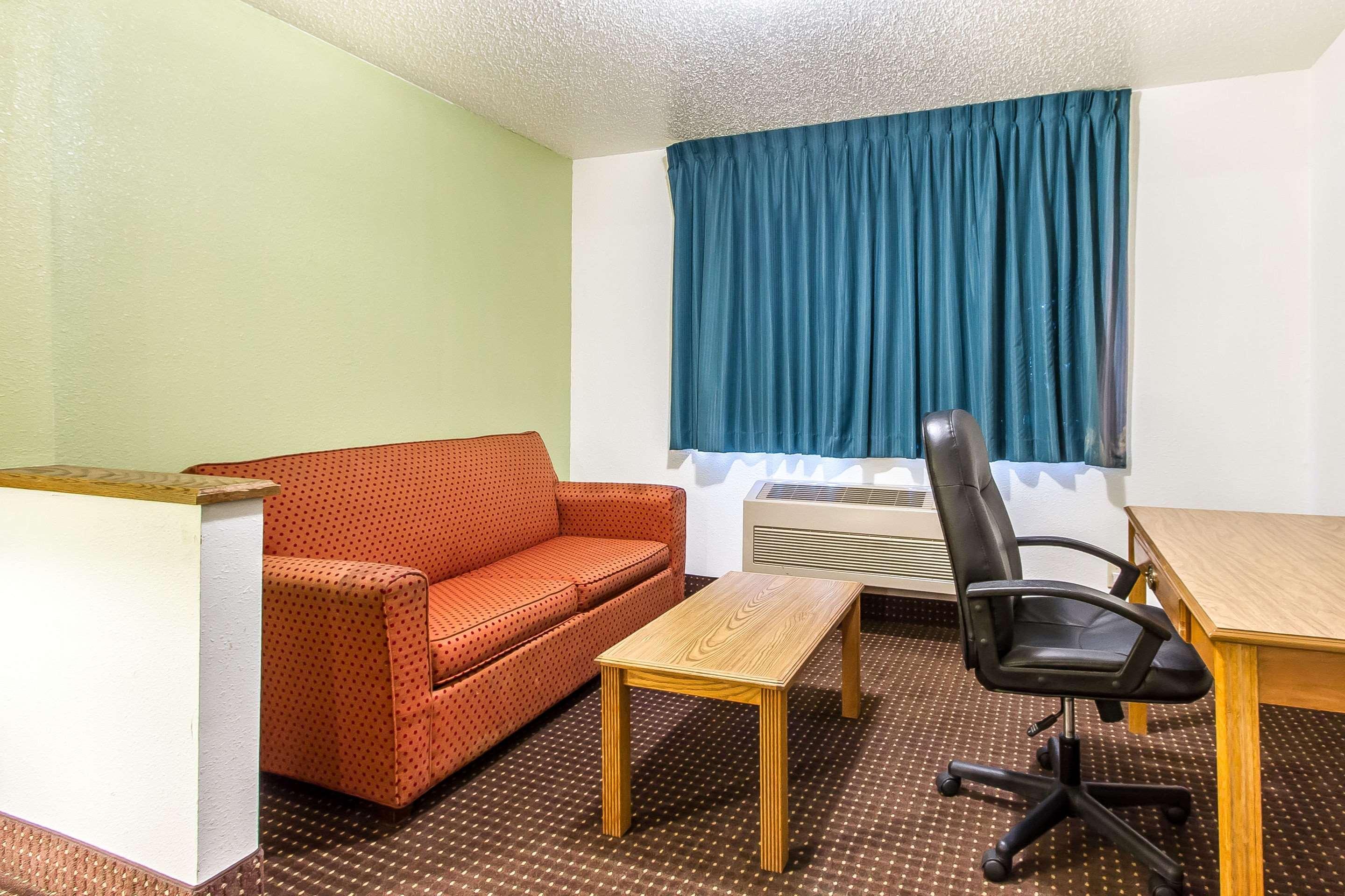 Econo Lodge & Suites Pekin Εξωτερικό φωτογραφία