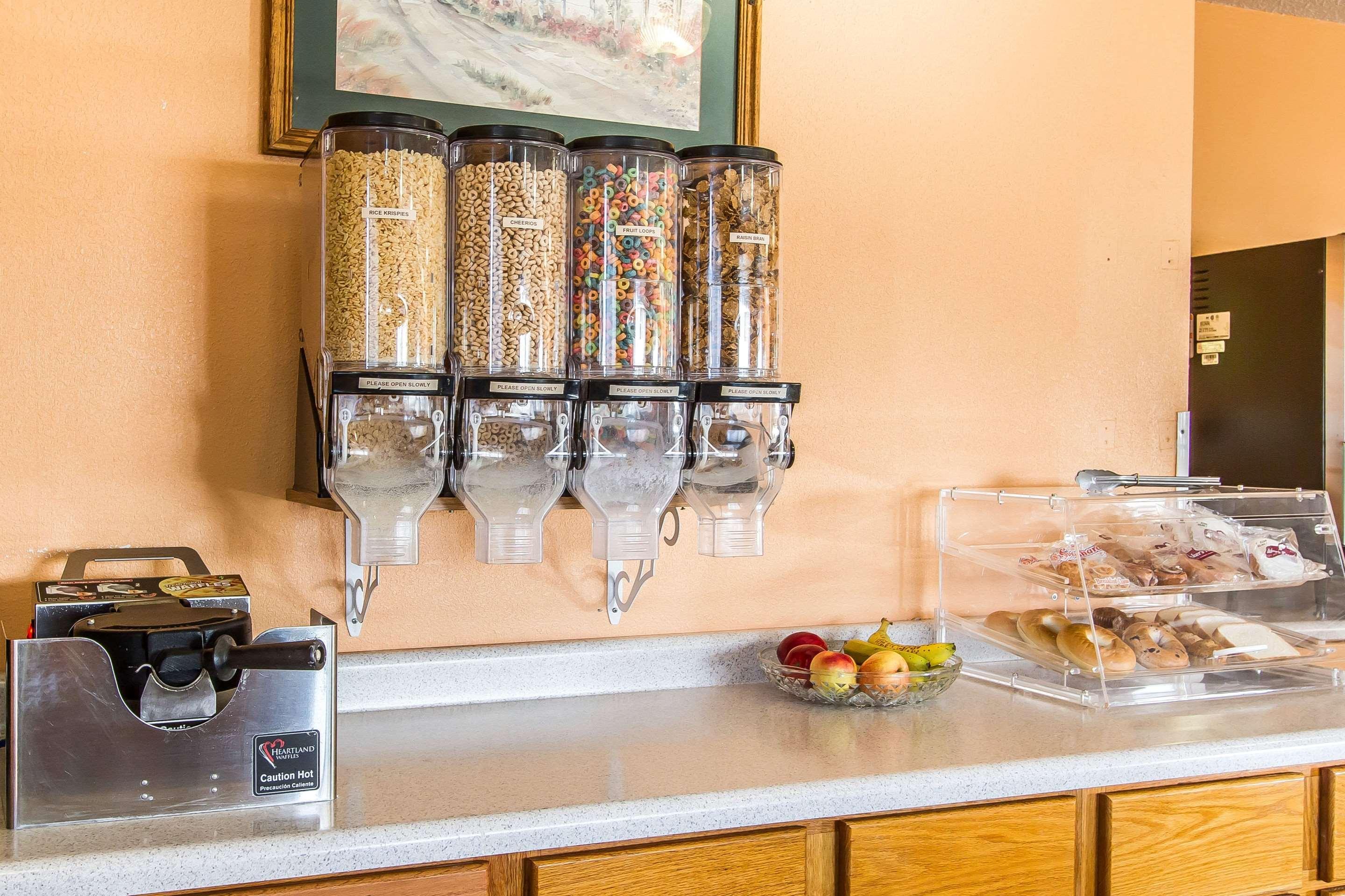Econo Lodge & Suites Pekin Εξωτερικό φωτογραφία